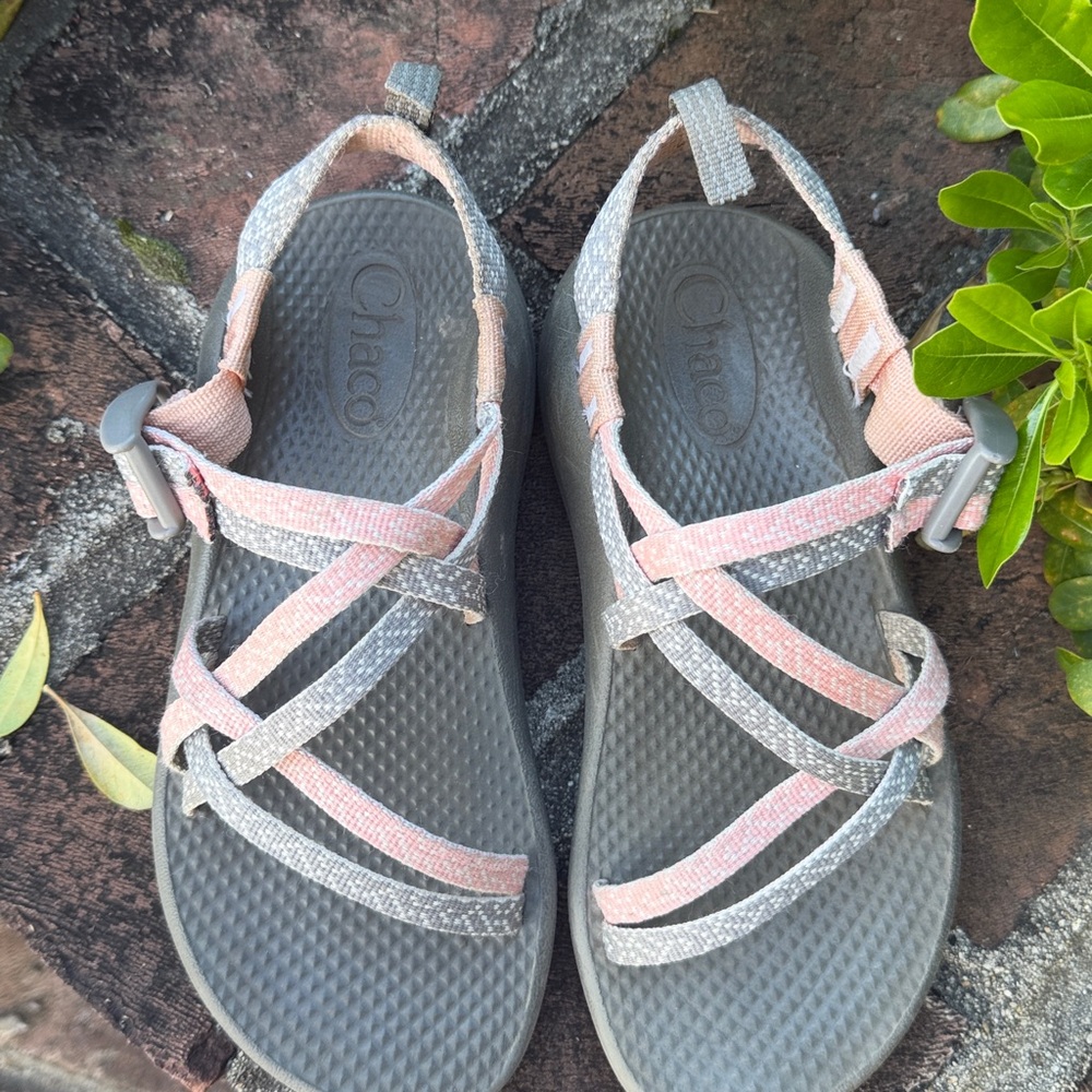 Chacos Gray and Pink Strappy Sandals Kids Size 2 - Picture 2 of 7
